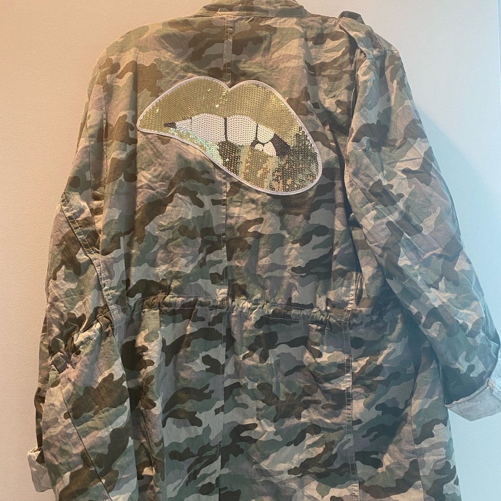 Moving Forward Designs camo camouflage gold sequin lips drawstring jacket Large